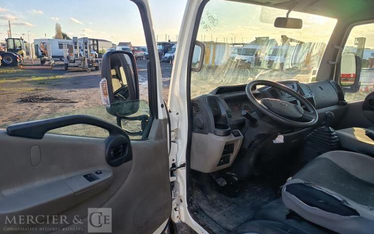 NISSAN NT400 CABSTAR 3,0 TD 16V 130 CV AVEC BENNE DIESEL – 71135 KMS – ANNEE 2019 BLANC FD-097-GH