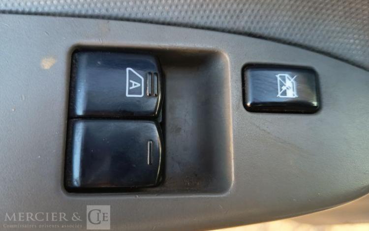 NISSAN NT400 CABSTAR 3,0 TD 16V 130 CV AVEC BENNE DIESEL – 71135 KMS – ANNEE 2019 BLANC FD-097-GH