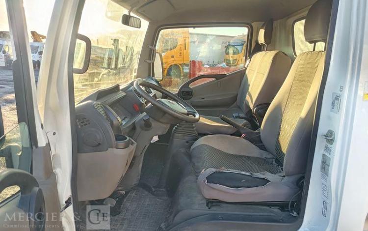 NISSAN NT400 CABSTAR 3,0 TD 16V 130 CV AVEC BENNE DIESEL – 71135 KMS – ANNEE 2019 BLANC FD-097-GH