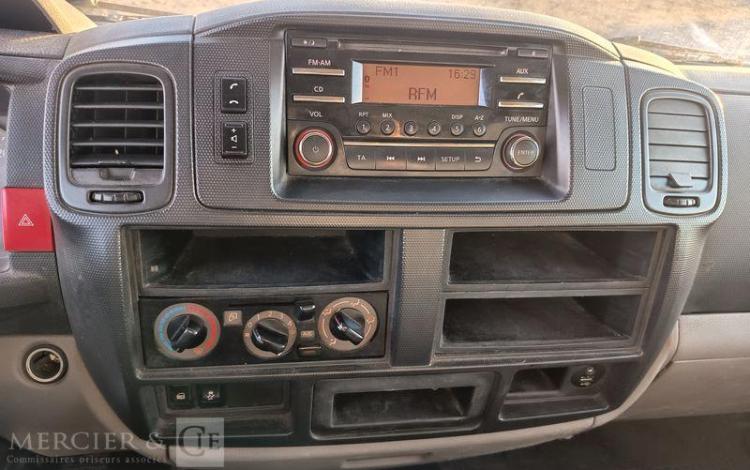 NISSAN NT400 CABSTAR 3,0 TD 16V 130 CV AVEC BENNE DIESEL – 71135 KMS – ANNEE 2019 BLANC FD-097-GH