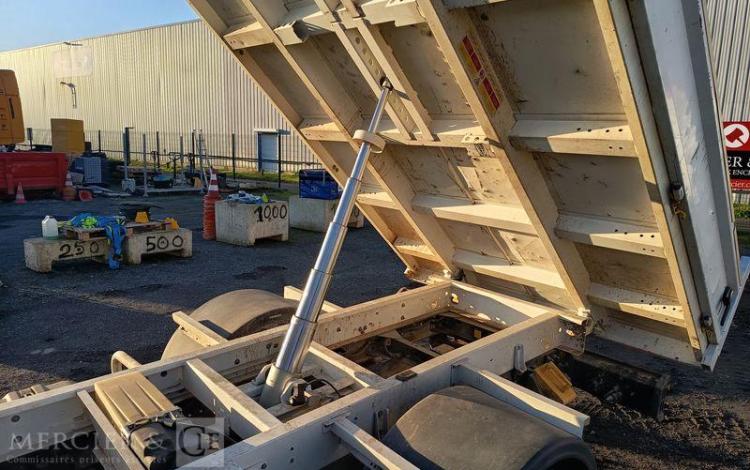 NISSAN NT400 CABSTAR 3,0 TD 16V 130 CV AVEC BENNE DIESEL – 71135 KMS – ANNEE 2019 BLANC FD-097-GH