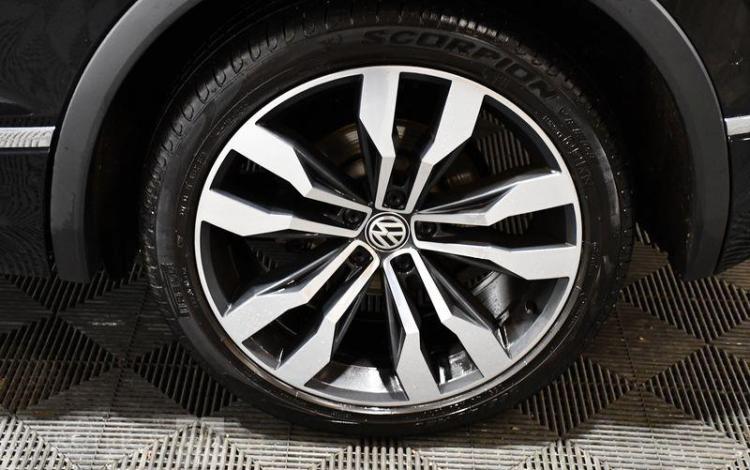 VOLKSWAGEN TIGUAN NOIR FD-377-FW