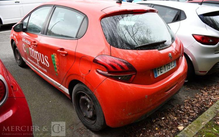 PEUGEOT 208 A,E ACTIVE vente à pro uniquement car obligation depedalage ORA FE-179-ZJ