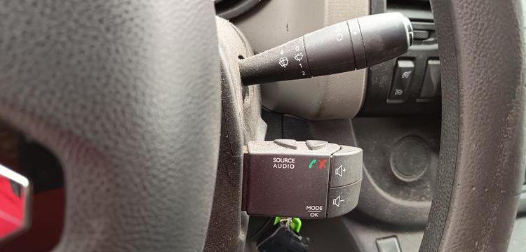 RENAULT TRAFIC III 1,6 DCI 16V ENERGY DIESEL AVEC NACELLE KLUBB K21 – 9 M – 1201 HEURES BLANC FG-256-YR