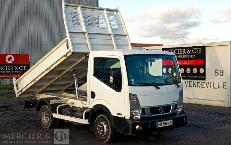 NISSAN NT400 CABSTAR 3,0 TD 16V 130 CV AVEC BENNE –  DIESEL – 66273 KMS – ANNEE 2019 BLANC FH-699-AZ
