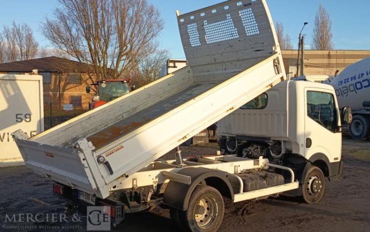 NISSAN NT400 CABSTAR 3,0 TD 16V 130 CV AVEC BENNE –  DIESEL – 66273 KMS – ANNEE 2019 BLANC FH-699-AZ
