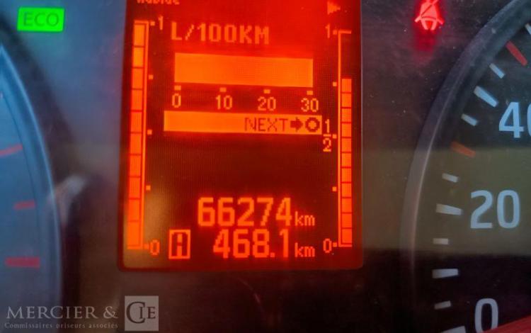 NISSAN NT400 CABSTAR 3,0 TD 16V 130 CV AVEC BENNE –  DIESEL – 66273 KMS – ANNEE 2019 BLANC FH-699-AZ