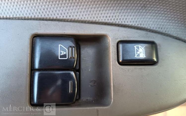 NISSAN NT400 CABSTAR 3,0 TD 16V 130 CV AVEC BENNE –  DIESEL – 66273 KMS – ANNEE 2019 BLANC FH-699-AZ