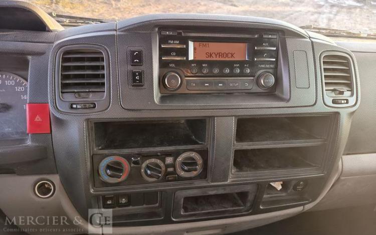 NISSAN NT400 CABSTAR 3,0 TD 16V 130 CV AVEC BENNE –  DIESEL – 66273 KMS – ANNEE 2019 BLANC FH-699-AZ