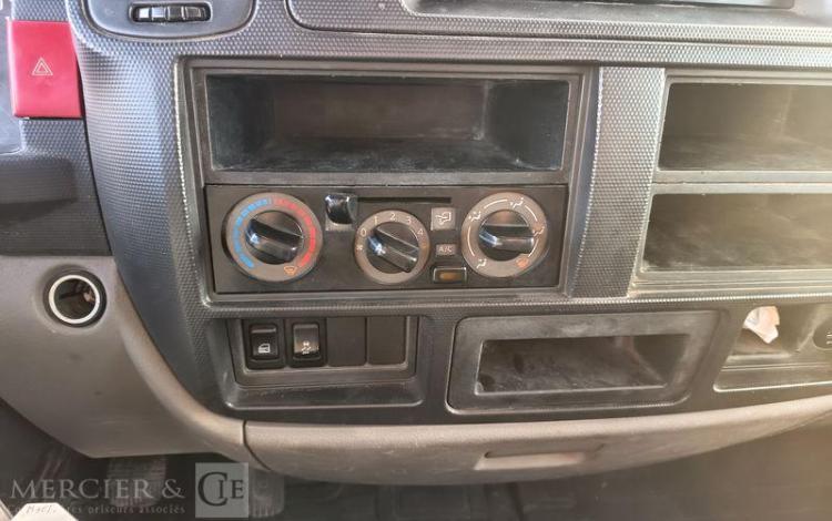 NISSAN NT400 CABSTAR 3,0 TD 16V 130 CV AVEC BENNE –  DIESEL – 66273 KMS – ANNEE 2019 BLANC FH-699-AZ