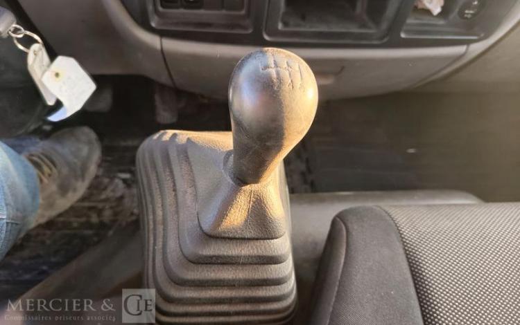 NISSAN NT400 CABSTAR 3,0 TD 16V 130 CV AVEC BENNE –  DIESEL – 66273 KMS – ANNEE 2019 BLANC FH-699-AZ