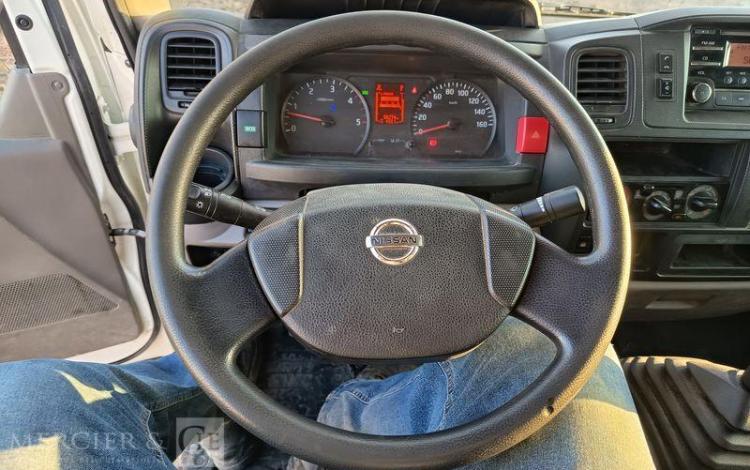 NISSAN NT400 CABSTAR 3,0 TD 16V 130 CV AVEC BENNE –  DIESEL – 66273 KMS – ANNEE 2019 BLANC FH-699-AZ
