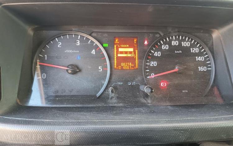 NISSAN NT400 CABSTAR 3,0 TD 16V 130 CV AVEC BENNE –  DIESEL – 66273 KMS – ANNEE 2019 BLANC FH-699-AZ