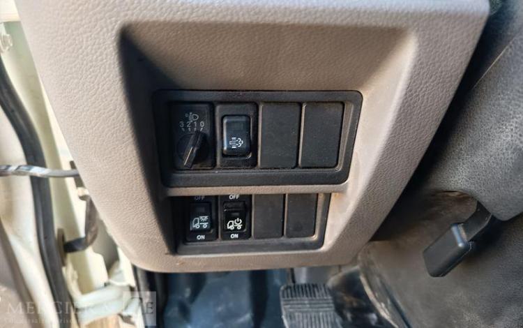 NISSAN NT400 CABSTAR 3,0 TD 16V 130 CV AVEC BENNE –  DIESEL – 66273 KMS – ANNEE 2019 BLANC FH-699-AZ