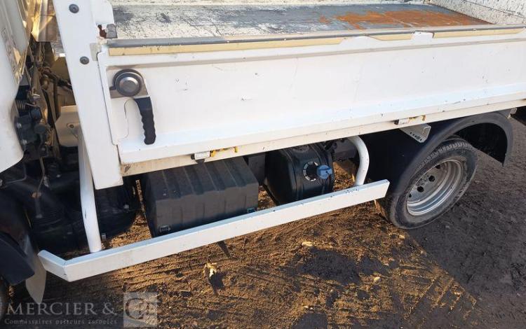 NISSAN NT400 CABSTAR 3,0 TD 16V 130 CV AVEC BENNE –  DIESEL – 66273 KMS – ANNEE 2019 BLANC FH-699-AZ