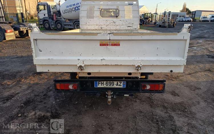 NISSAN NT400 CABSTAR 3,0 TD 16V 130 CV AVEC BENNE –  DIESEL – 66273 KMS – ANNEE 2019 BLANC FH-699-AZ