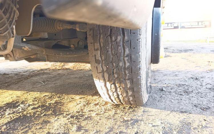 NISSAN NT400 CABSTAR 3,0 TD 16V 130 CV AVEC BENNE –  DIESEL – 66273 KMS – ANNEE 2019 BLANC FH-699-AZ