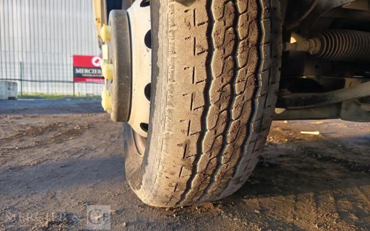 NISSAN NT400 CABSTAR 3,0 TD 16V 130 CV AVEC BENNE –  DIESEL – 66273 KMS – ANNEE 2019 BLANC FH-699-AZ