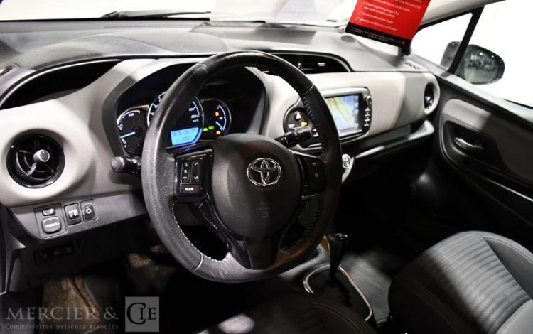 TOYOTA YARIS 3 100 H FRANCE BUSINESS NOIR FM-686-FP