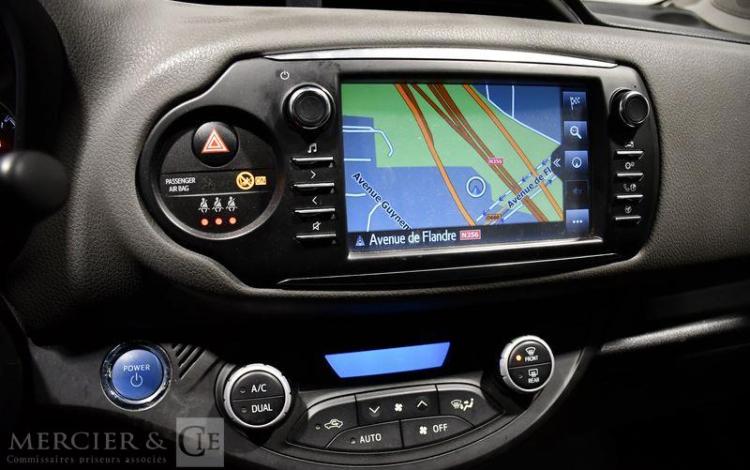 TOYOTA YARIS 3 100 H FRANCE BUSINESS NOIR FM-686-FP