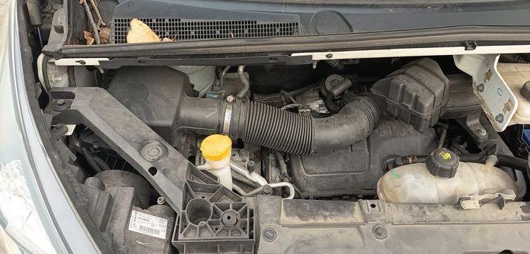 RENAULT TRAFIC 1,6DCI 120CV AVEC NACELLE KLUBB/K21 – 9M – 1138 HEURES  – ANNEE 2020 BLANC FN-131-ML