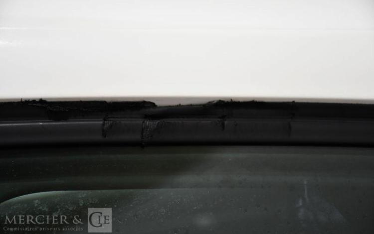 PEUGEOT 208 AFFAIRE 5P PREMIUM BLUE HDI BLANC FR-838-EE