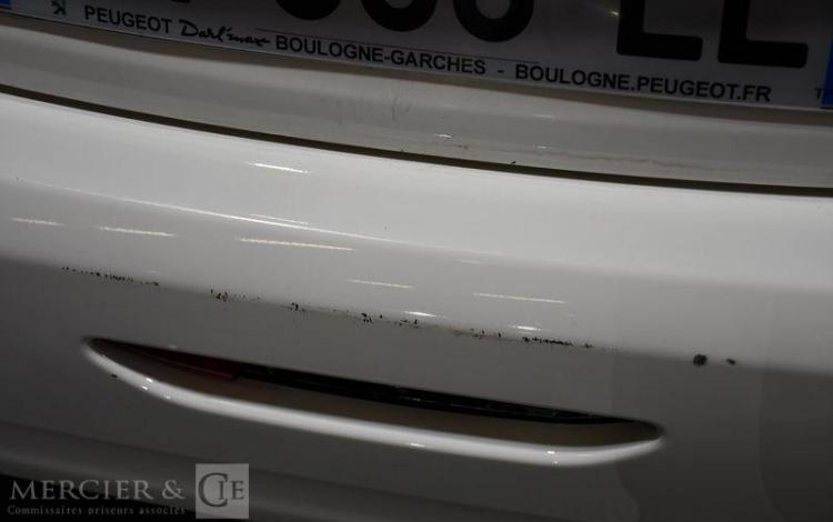 PEUGEOT 208 AFFAIRE 5P PREMIUM BLUE HDI BLANC FR-838-EE