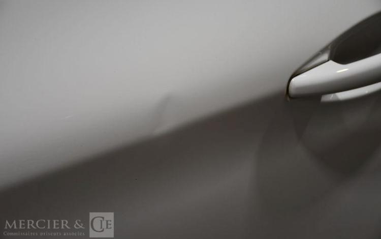 PEUGEOT 208 AFFAIRE 5P PREMIUM BLUE HDI BLANC FR-838-EE