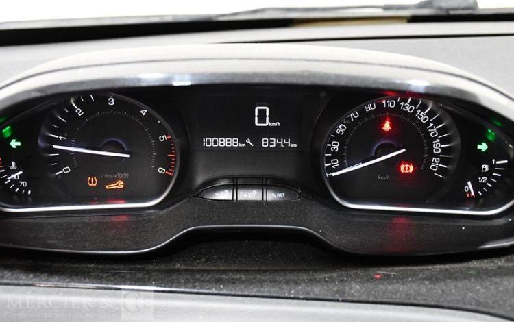 PEUGEOT 208 AFFAIRE 5P PREMIUM BLUE HDI BLANC FR-838-EE