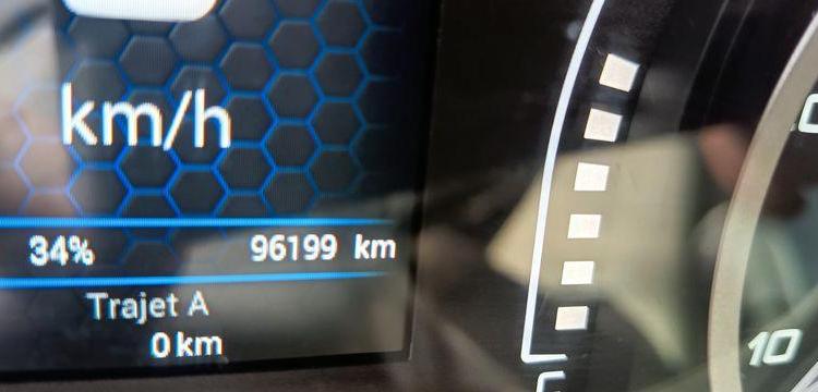 IVECO DAILY 35S14 AVEC NACELLE 141TLE – 12 M – 556 HEURES – 96199 KMS – ANNEE 2020 BLANC FT-458-RV