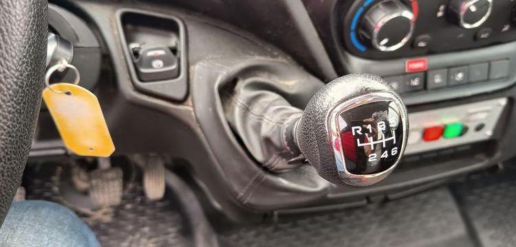 IVECO DAILY 35S14 AVEC NACELLE 141TLE – 12 M – 556 HEURES – 96199 KMS – ANNEE 2020 BLANC FT-458-RV