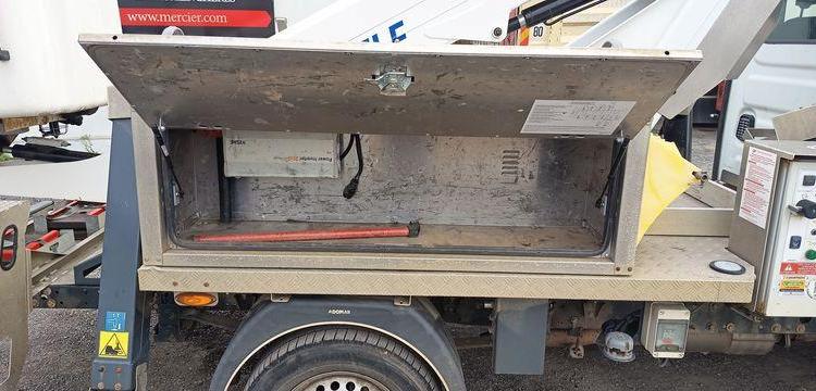 IVECO DAILY 35S14 AVEC NACELLE 141TLE – 12 M – 556 HEURES – 96199 KMS – ANNEE 2020 BLANC FT-458-RV