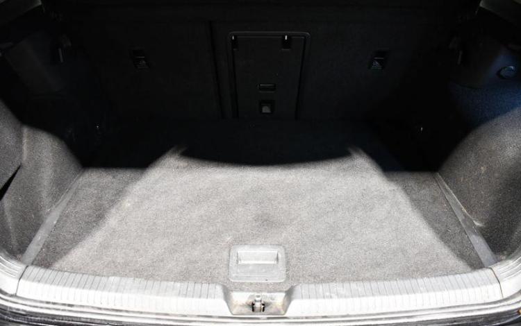 VOLKSWAGEN GOLF A8 2,0 TDI 115 NOIR FT-494-QA