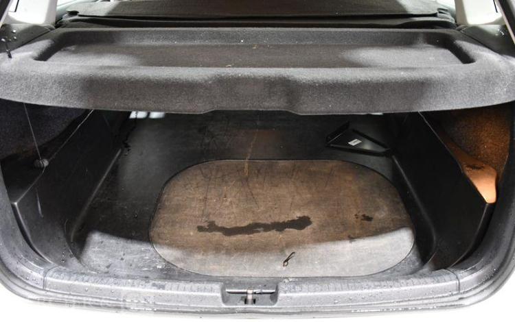 VOLKSWAGEN POLO STE BLANC FV-610-FE