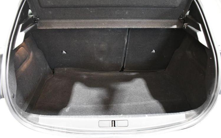 PEUGEOT 208 1.2 PURETECH 75 STYLE BLANC FW-147-TS