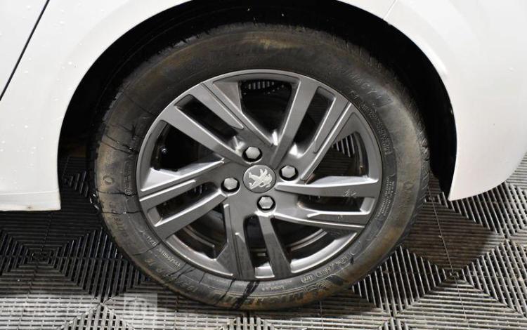 PEUGEOT 208 1.2 PURETECH 75 STYLE BLANC FW-147-TS