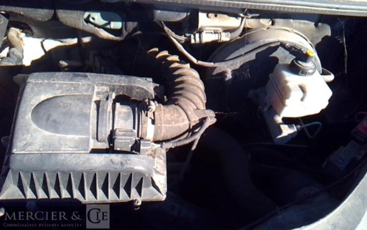 RENAULT MASTER 2.5 DCI 100 35 L2H2 CONFORT BLEU FW-252-XN