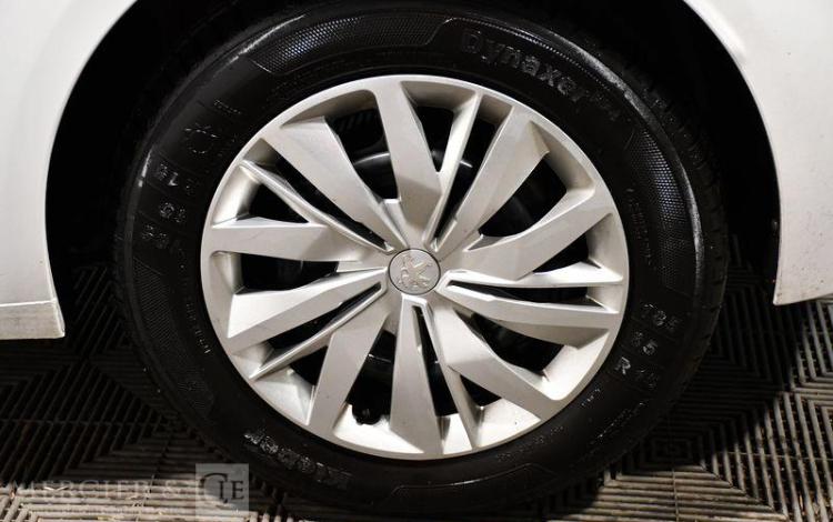 PEUGEOT 208 STE 1,6 BLUE HDI 100 PREMIUM PACK BLANC FZ-840-FA