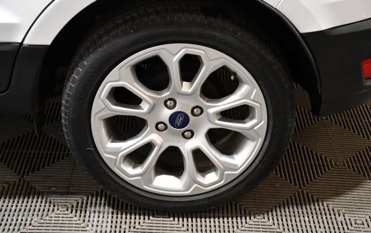 FORD ECOSPORT TITANIUM BLANC GA-733-CC