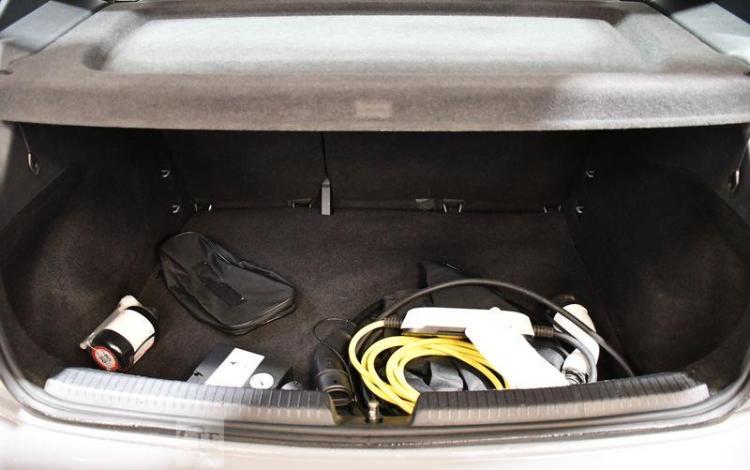 VOLKSWAGEN ID3 GRIS GA-935-GV