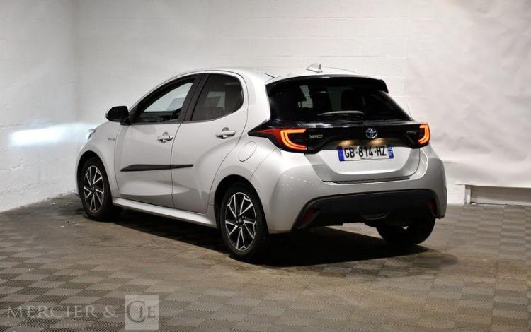 TOYOTA YARIS vente uniquement à pro car immo police GRIS GB-814-HZ