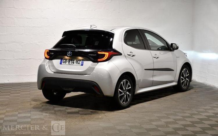 TOYOTA YARIS vente uniquement à pro car immo police GRIS GB-814-HZ