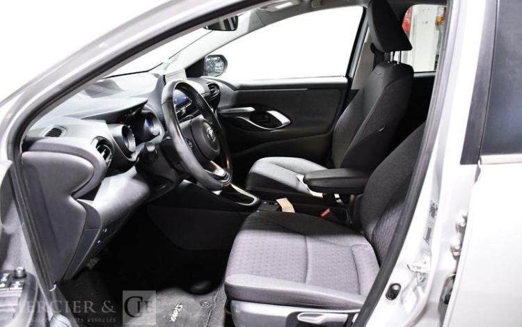 TOYOTA YARIS vente uniquement à pro car immo police GRIS GB-814-HZ