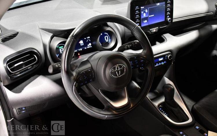 TOYOTA YARIS vente uniquement à pro car immo police GRIS GB-814-HZ