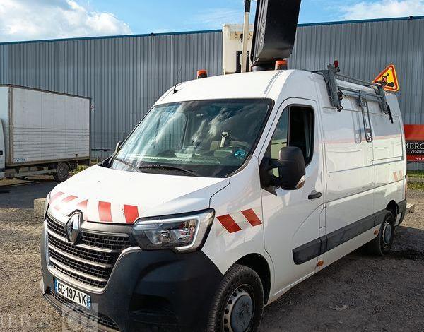 RENAULT MASTER AVEC NACELLE KLUBB KL32 / 10 M -DIESEL – 271 HEURES – 29791 KMS – AN 2016 BLANC GC-197-VK