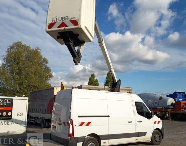 RENAULT MASTER AVEC NACELLE KLUBB KL32 / 10 M -DIESEL – 271 HEURES – 29791 KMS – AN 2016 BLANC GC-197-VK