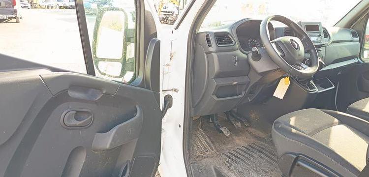 RENAULT MASTER AVEC NACELLE KLUBB KL32 / 10 M -DIESEL – 271 HEURES – 29791 KMS – AN 2016 BLANC GC-197-VK