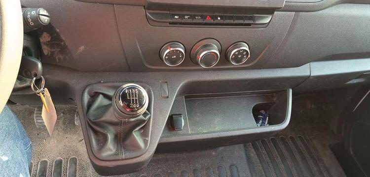 RENAULT MASTER AVEC NACELLE KLUBB KL32 / 10 M -DIESEL – 271 HEURES – 29791 KMS – AN 2016 BLANC GC-197-VK