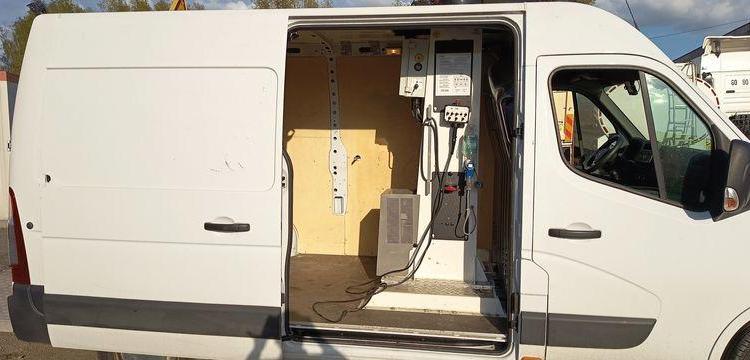 RENAULT MASTER AVEC NACELLE KLUBB KL32 / 10 M -DIESEL – 271 HEURES – 29791 KMS – AN 2016 BLANC GC-197-VK