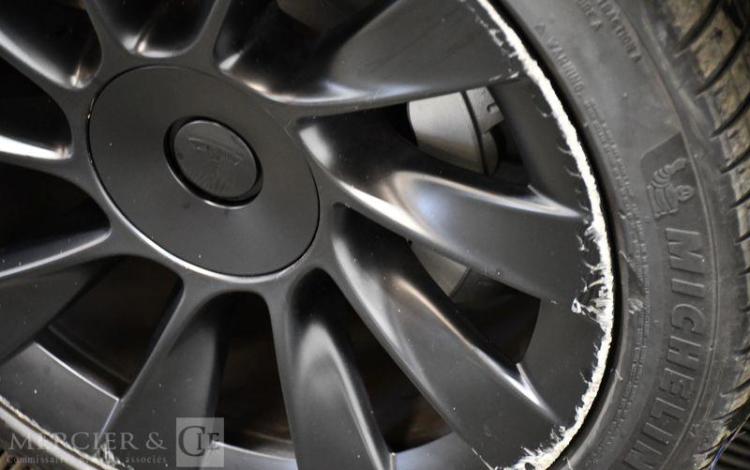 TESLA MODEL Y LONG RANGE 4M BLEU GC-647-ZP